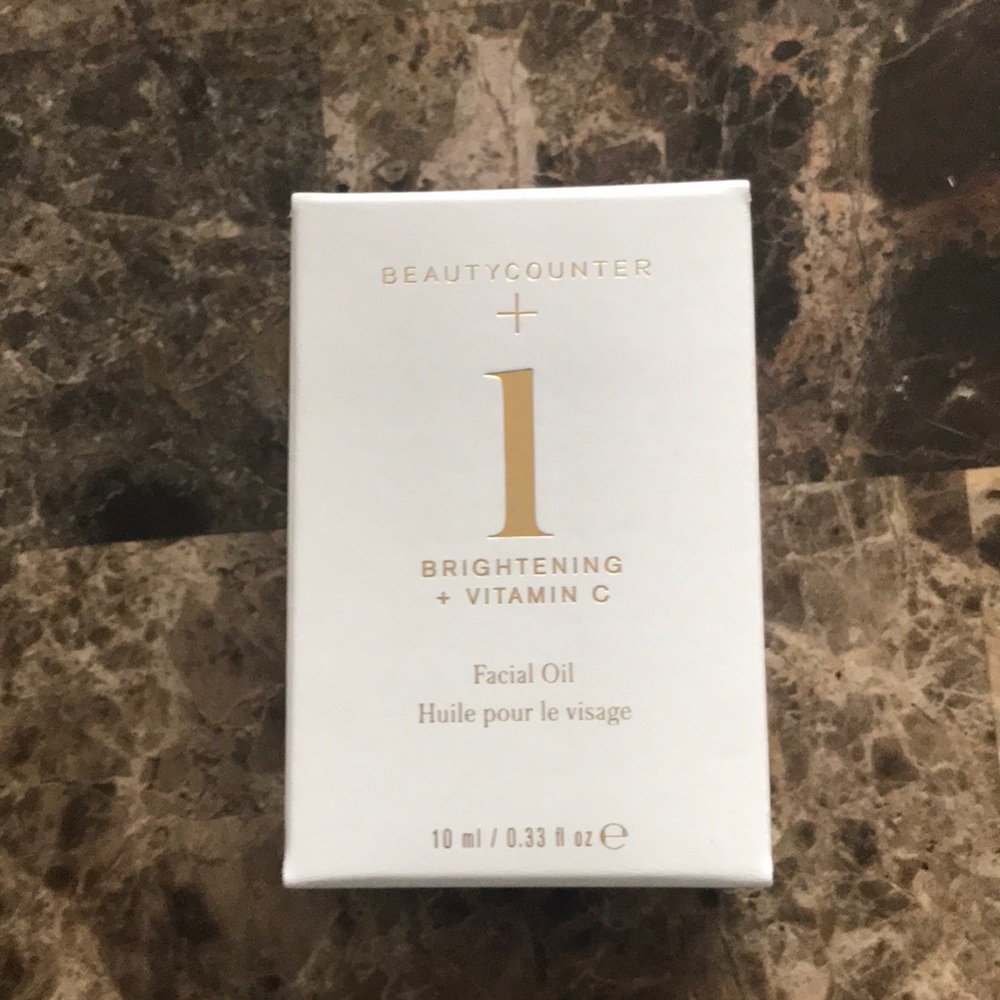 Beautycounter deluxe size #1 brightening oil